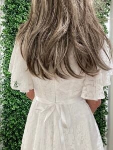 NICOLE konfirmationskjole 2026 med blonde