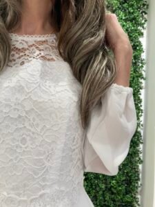 NADIA konfirmationskjole 2026 med blondeoverdel