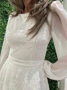 Konfirmationskjole ZARA 2026 blonde og chiffon