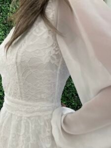 ZARA 2026 konfirmationskjole med lange chiffonærmer