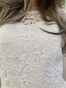 Konfirmationskjole LORENA 2026 blondekorsage