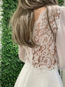 LORENA konfirmationskjole 2026 med gennemsigtig ryg