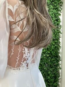 ESME 2026 konfirmationskjole med gennemsigtig ryg