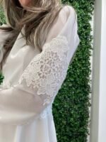 Elegant LINDA konfirmationskjole 2026 – A-form med blondedetalje